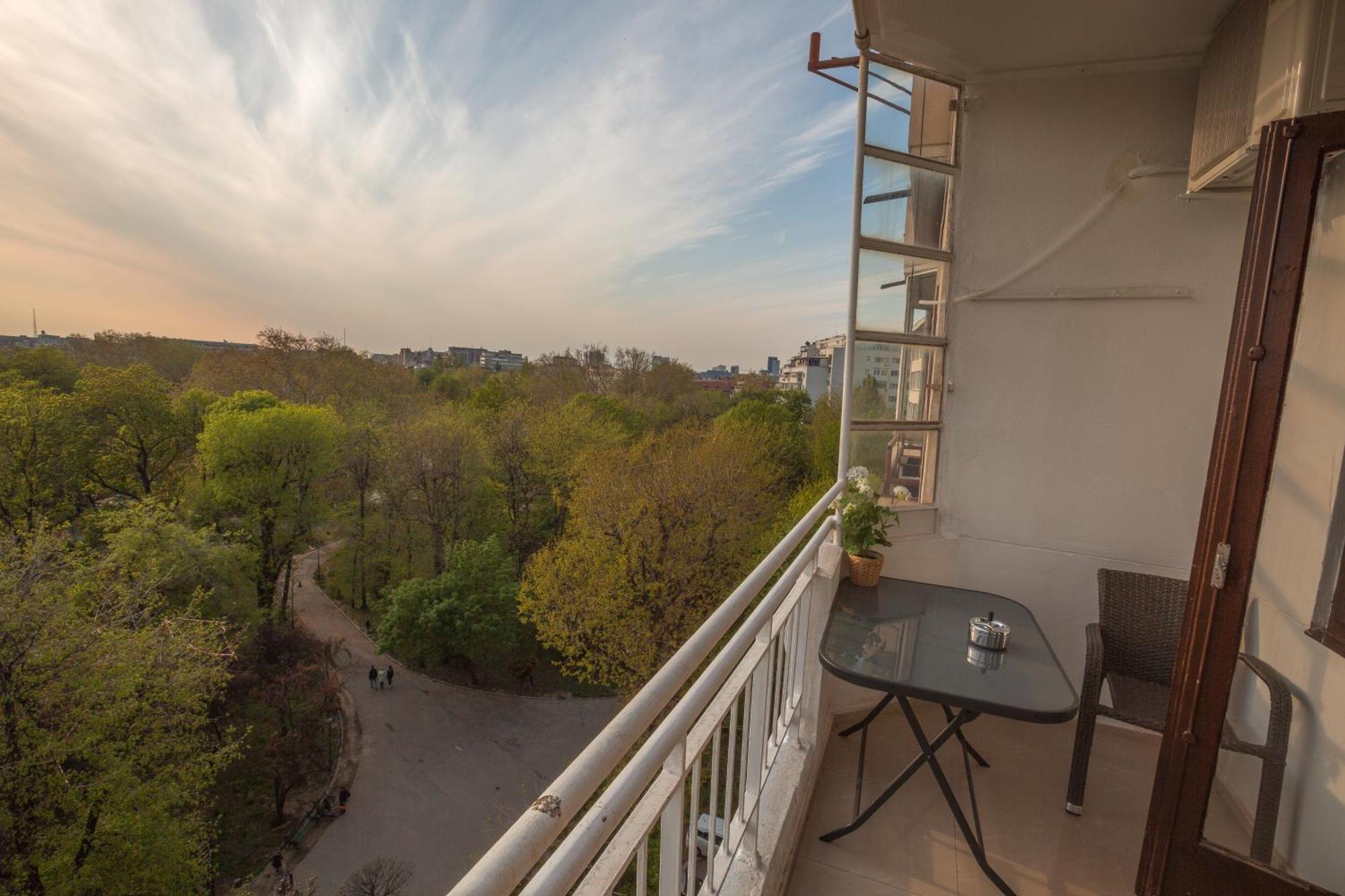 Spacious City View Apartment With Balcony Bukurešť Exteriér fotografie